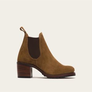 NEW Frye Sabrina Chelsea Boots